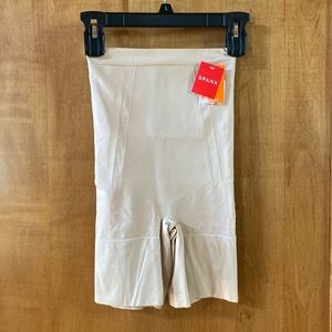 Spanx OnCore High Waisted Mid Thigh Short Medium